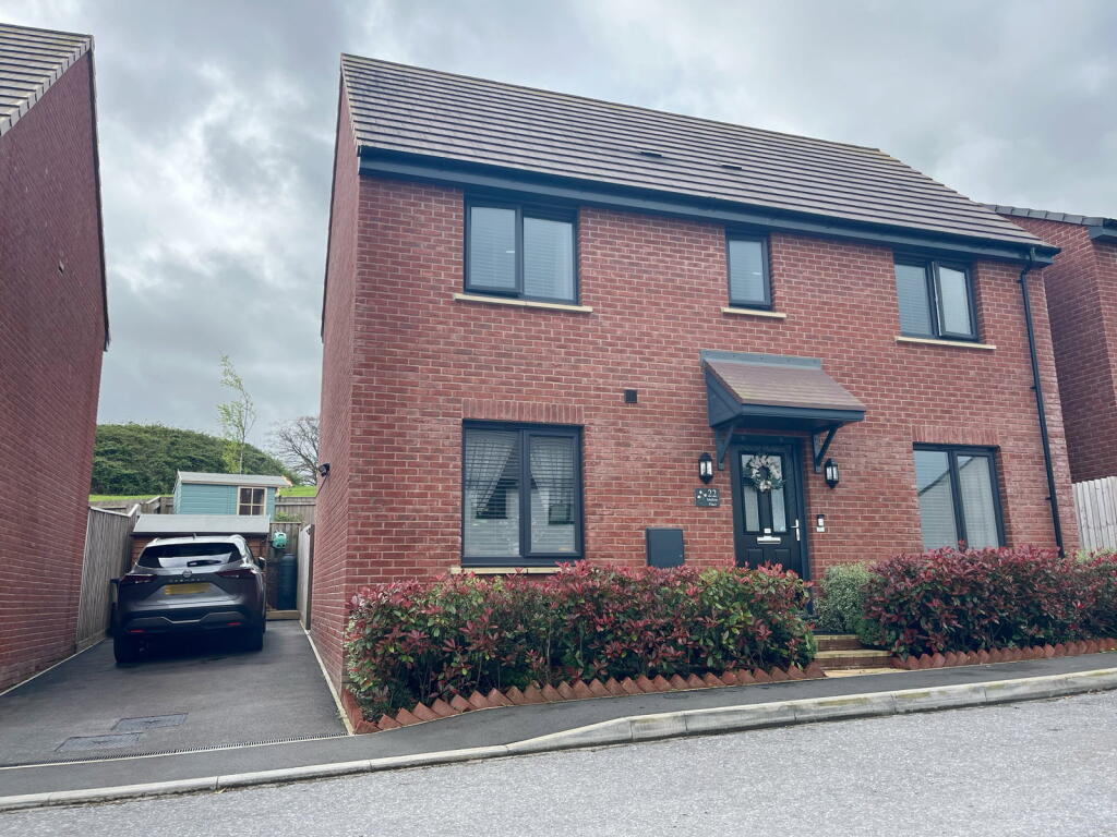 Main image of property: Mallow Place,Newton Abbot, TQ12 1NQ