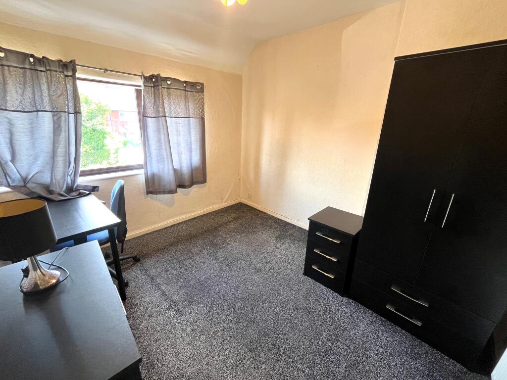Burrows Avenue, Beeston, NOTTINGHAM - More