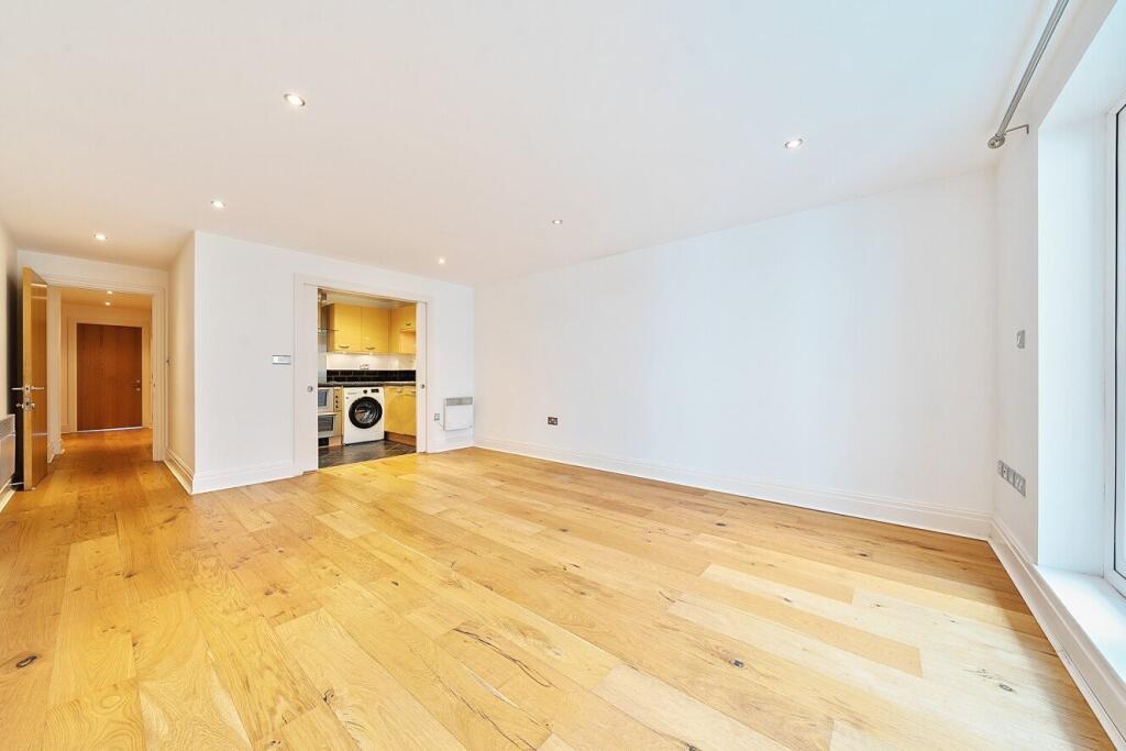 Apartment in Kingston upon Thames - View 3