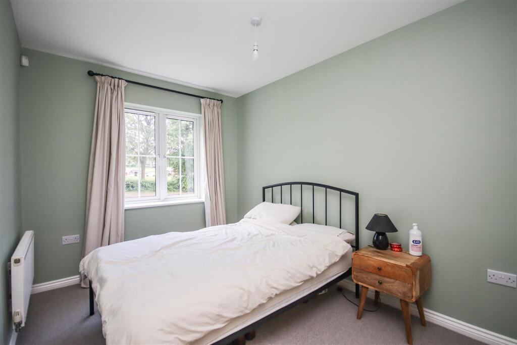 Apartment in Rushden, North Northamptonshire - View 4