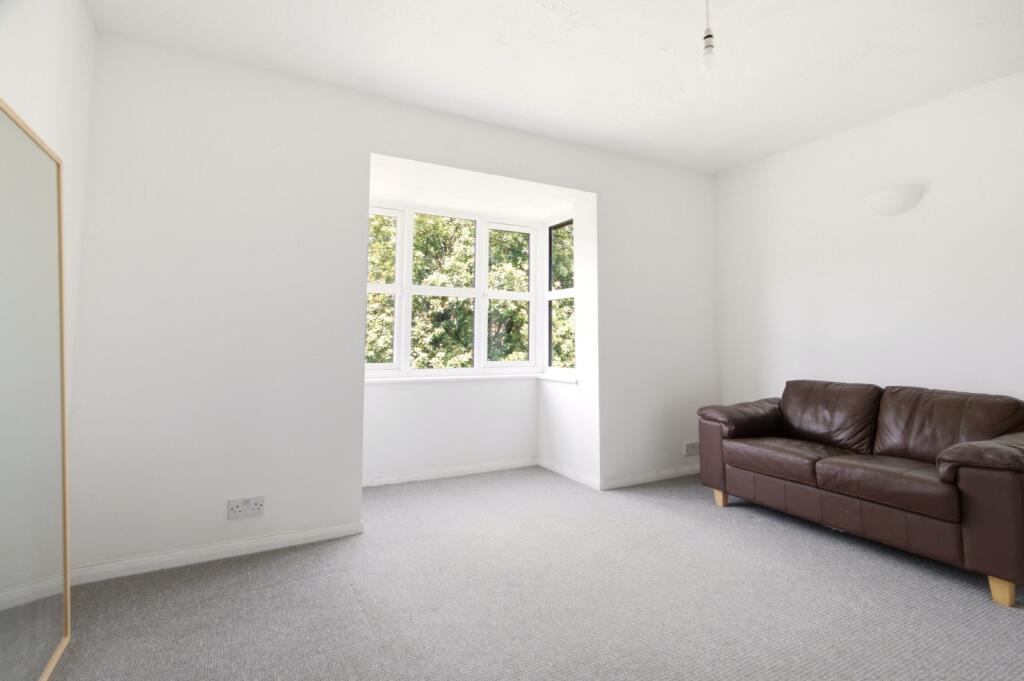 Apartment in St Albans, Jersey Farm, Sandridge - View 2
