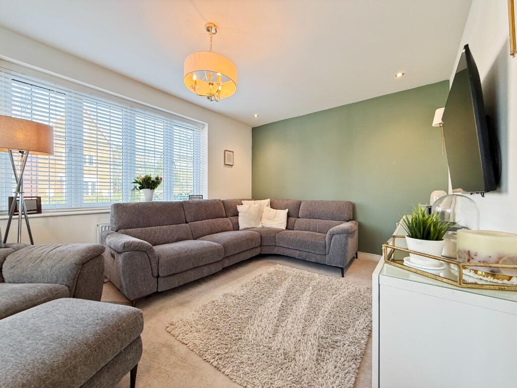 House in Binfield, Blue Mountain, Temple Park - More