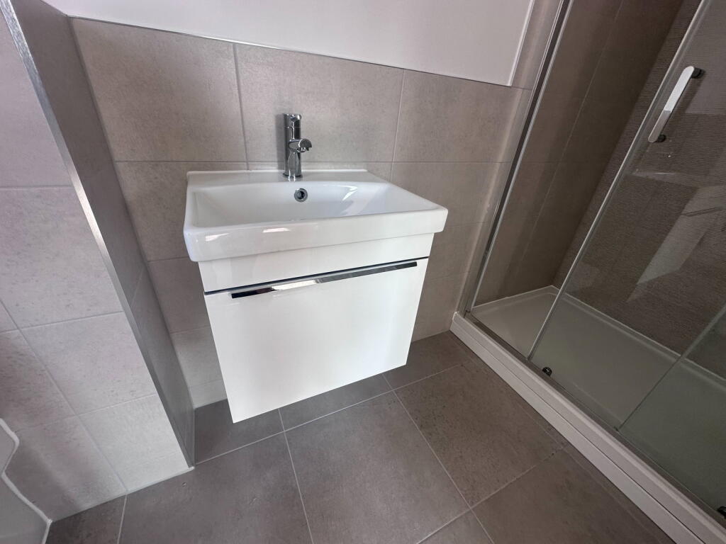 House in Wealden, Polegate - More