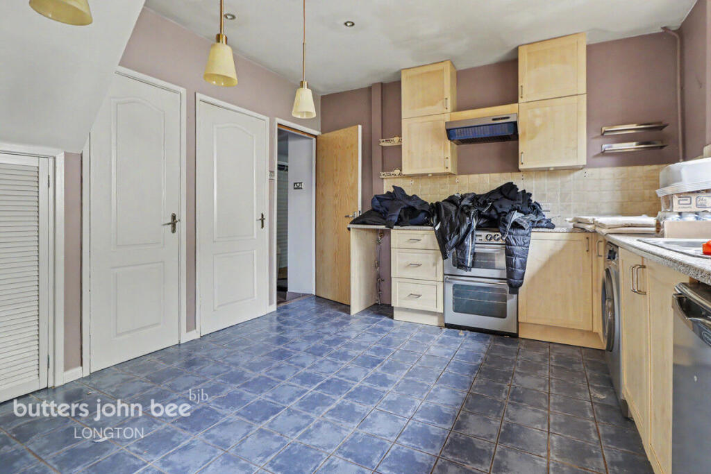 House in Stoke-on-Trent - View 4