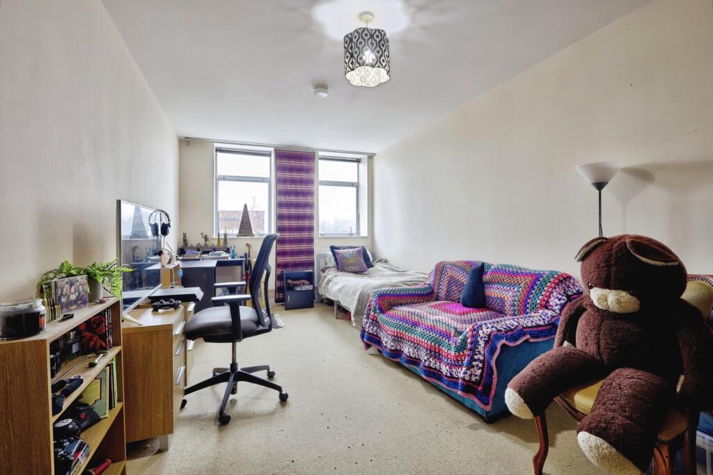 Apartment in Northampton, West Northamptonshire - View 5