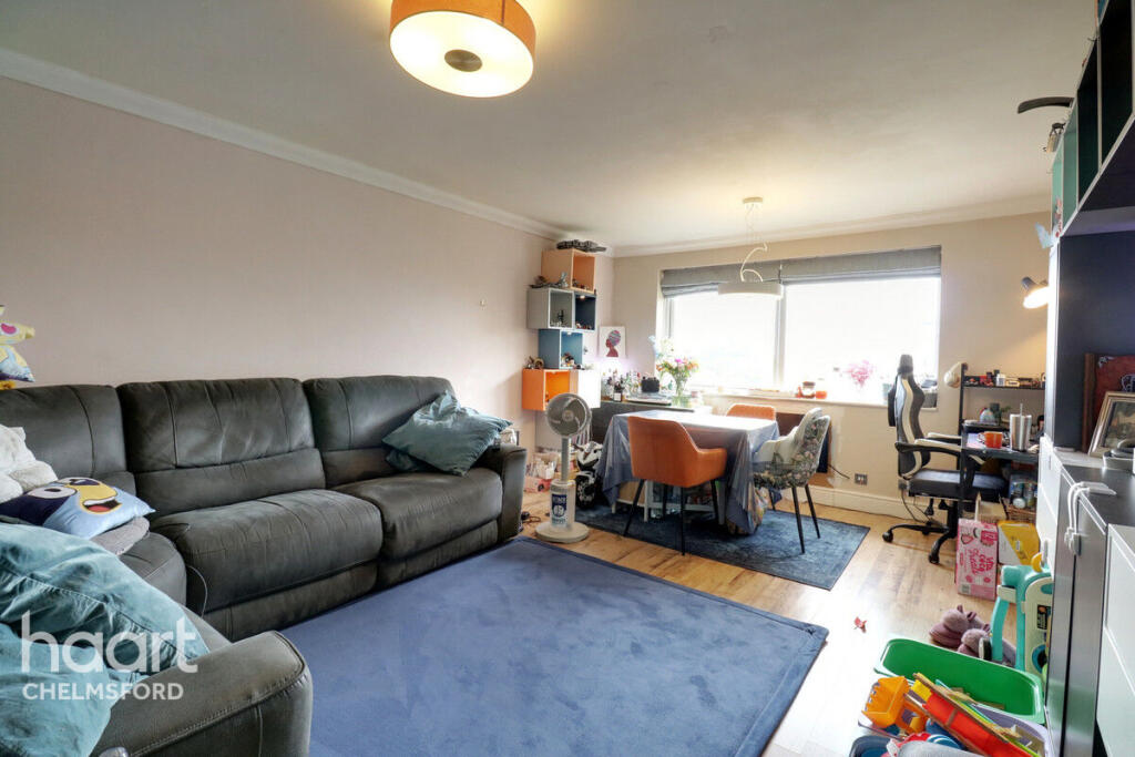 Snowdrop Close, Chelmsford photo 3