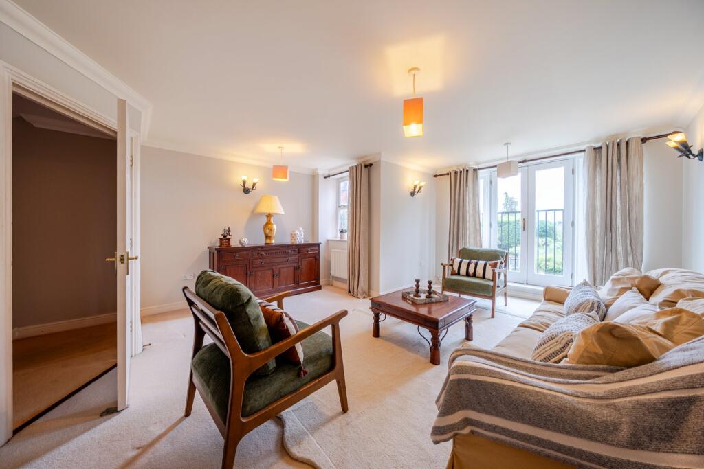 House in London, Cottenham Park, Raynes Park - View 2