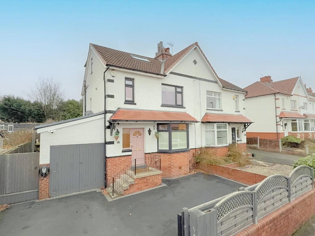 4-bed semi-detached on Hawthorn Drive, Rodley, Leeds, £460,000