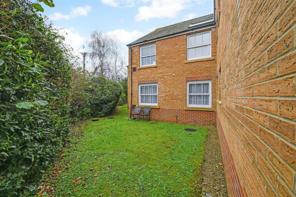 1-bed house on Stockbridge Road, Chichester, PO19, £75,000