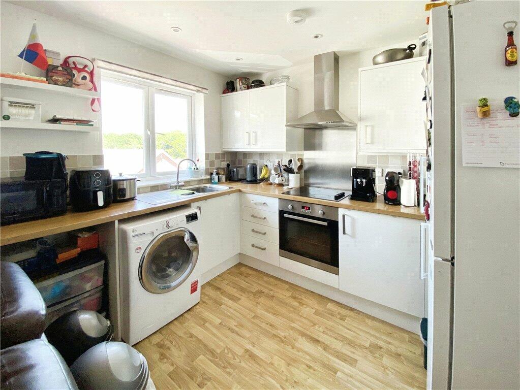 Atherley Park Close, Shanklin, Isle of Wight photo 3