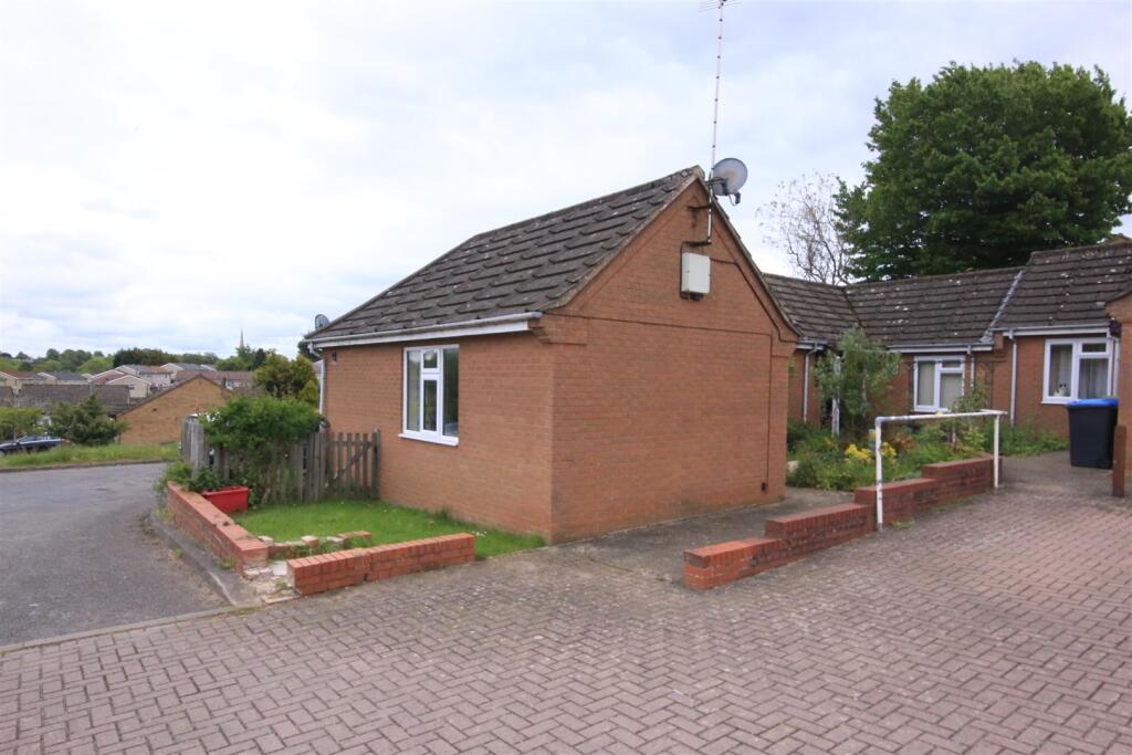 House in Rugby, Warwickshire - More