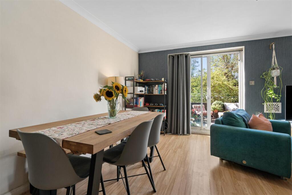 Apartment in Twickenham - More