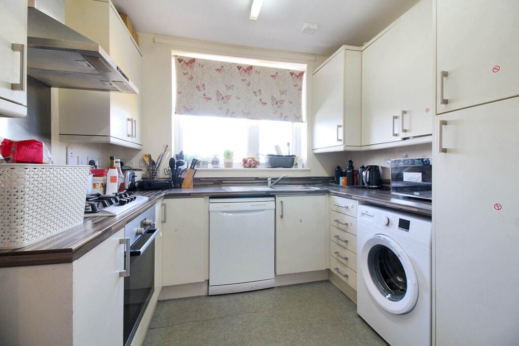 House in Aylesbury, Buckinghamshire - View 2
