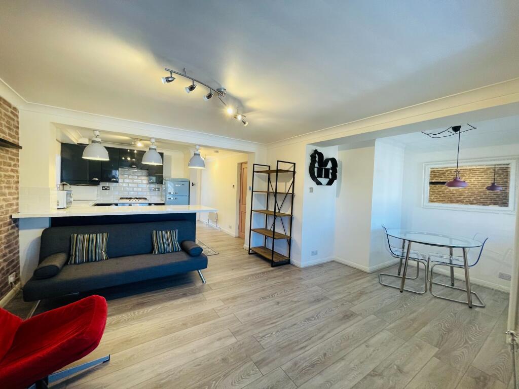 Main image of property: Carlton Court, Nether Street, N3