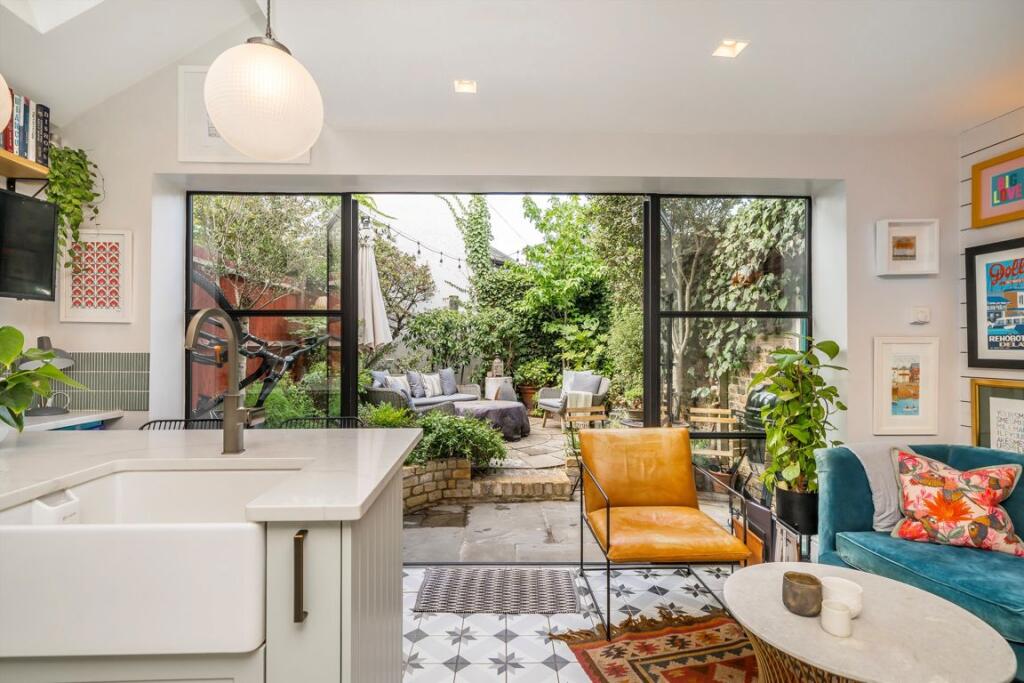 House in London, Harold Gibbons Court, Charlton - View 5