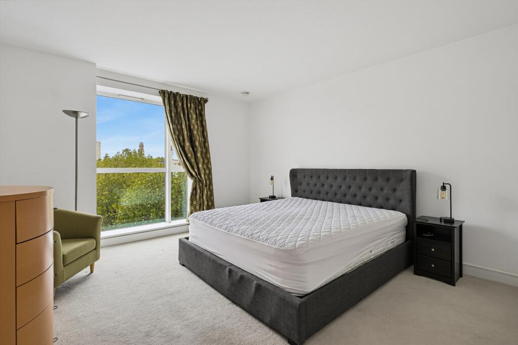 Apartment in London, Canary Wharf - View 4