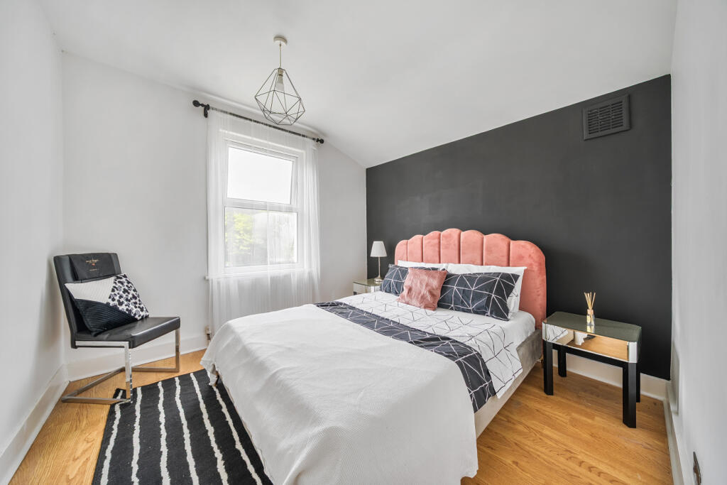 House in London, Honor Oak - More