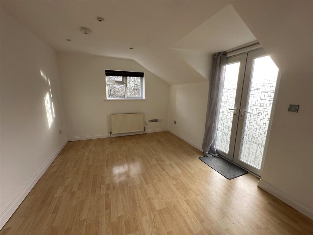 Apartment in Bristol - View 3