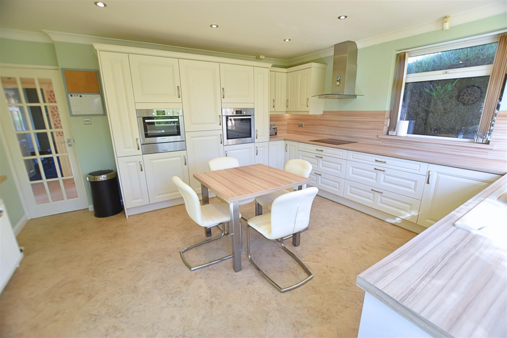 House in Doncaster, Laceby - More