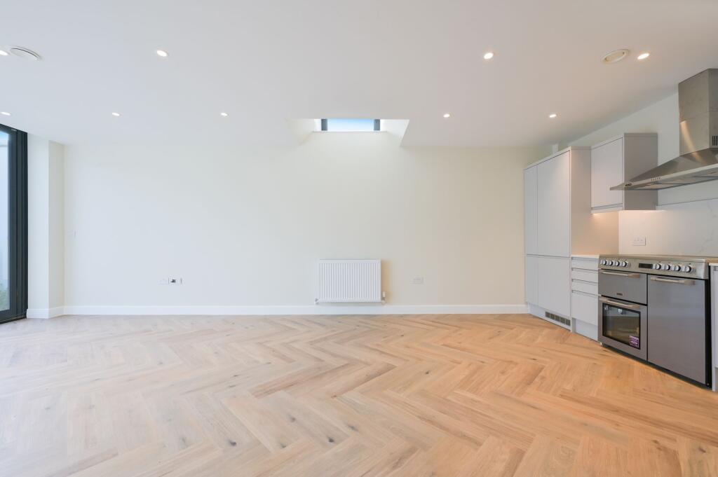 House in Epsom and Ewell, Stoneleigh - View 4
