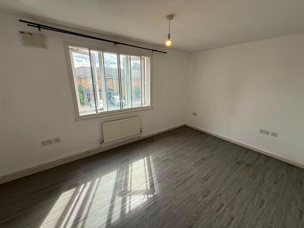 Apartment in Enfield - View 5