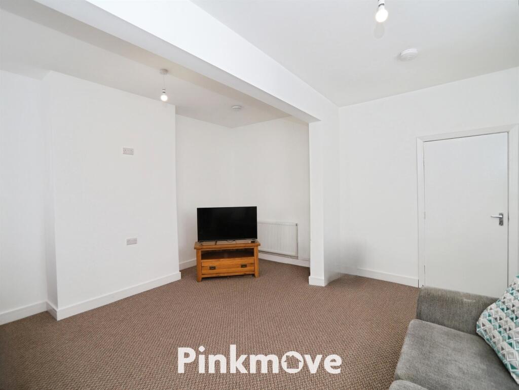 House in Newport, Commercial Road, Pillgwenlly - View 4