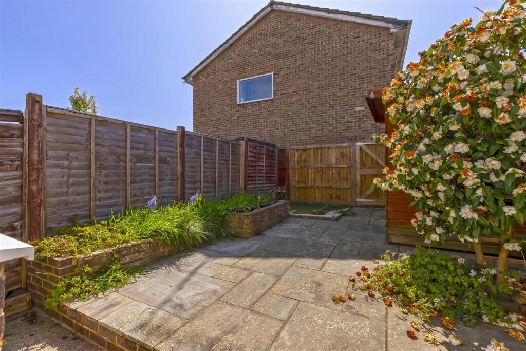 Coleridge Crescent, Goring photo 3