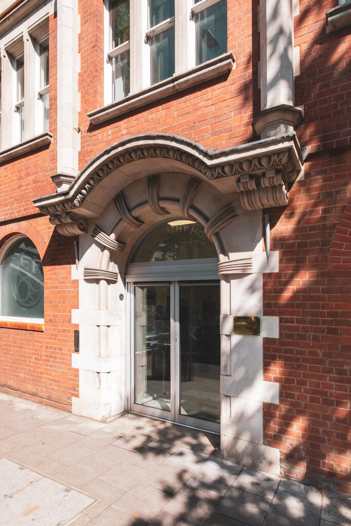 Main image of property: 176 Tower Bridge Road, London, SE1 3LU