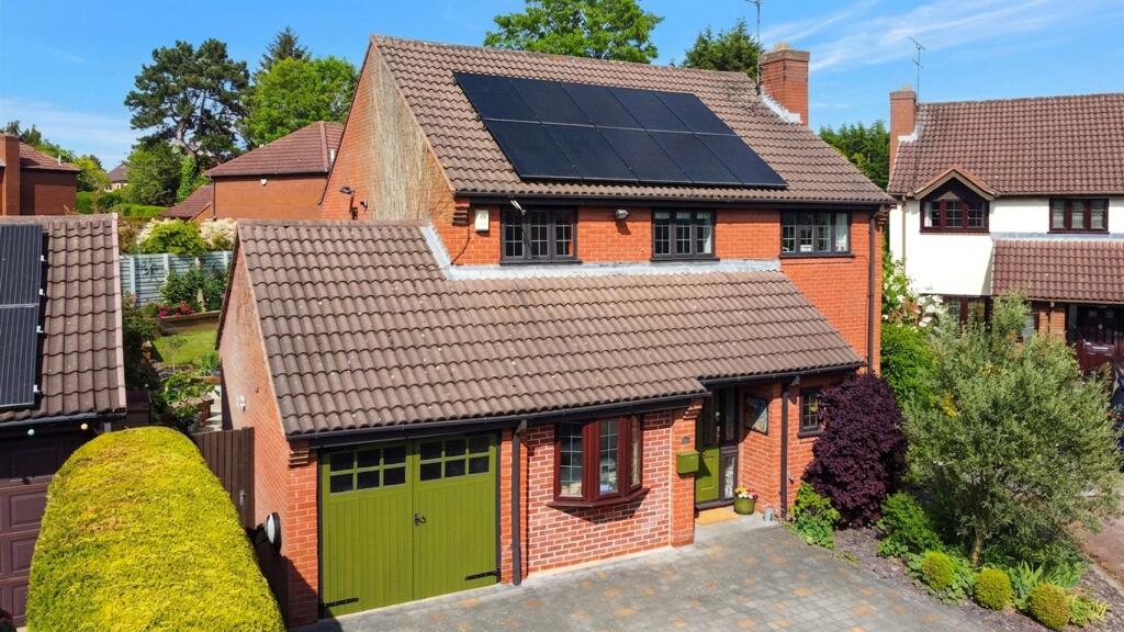Main image of property: Carisbrooke Gardens, Leicester, LE2