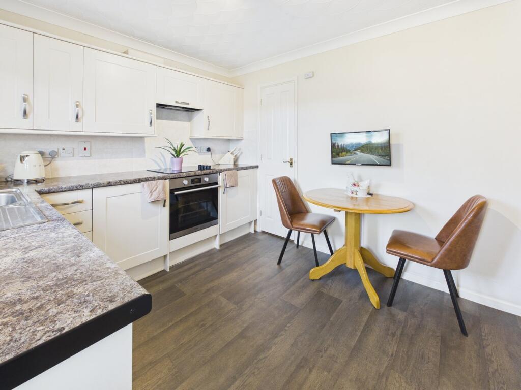 Kestrel Avenue, Downham Market, PE38 photo 3