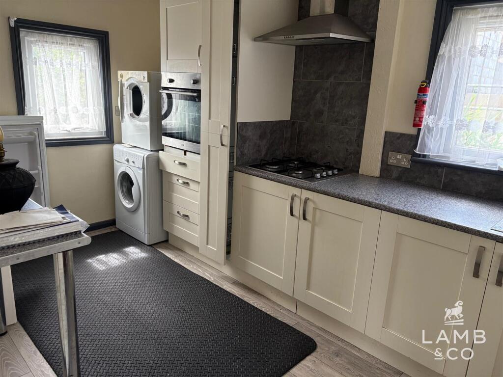 Talbot Avenue, Jaywick, Clacton-On-Sea photo 2