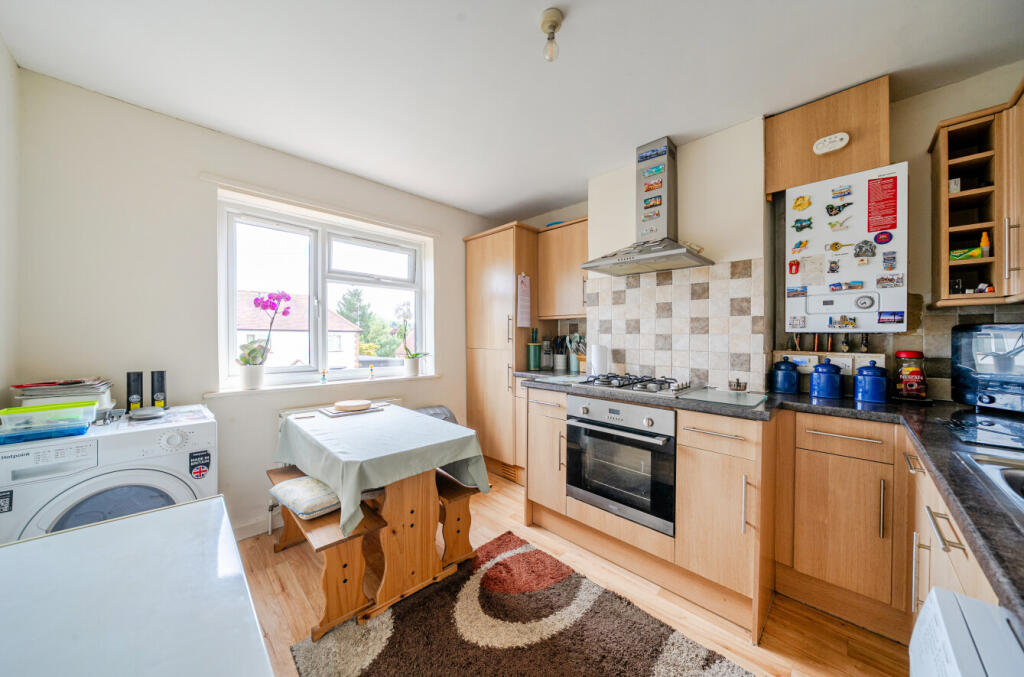 Apartment in Guildford, Surrey - View 3