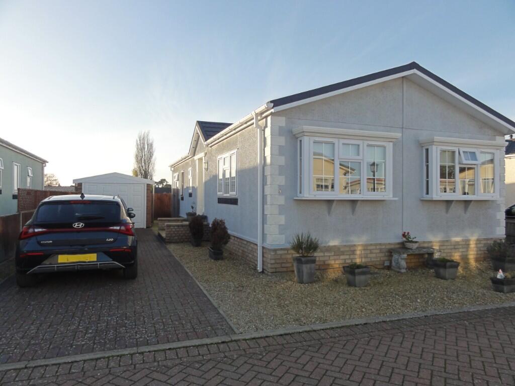 2-bed bungalow on Robingoodfellows Lane, March, Cambridgeshire, PE15, £195,000