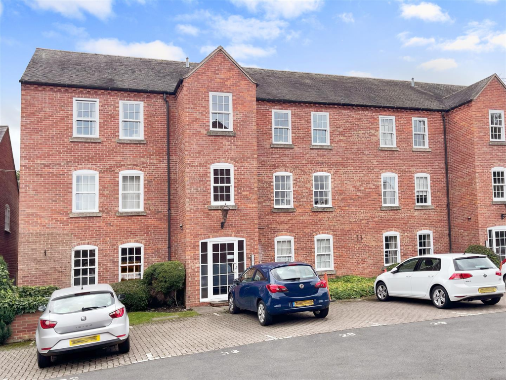 2-bed flat on Severnside South, Bewdley, £179,950