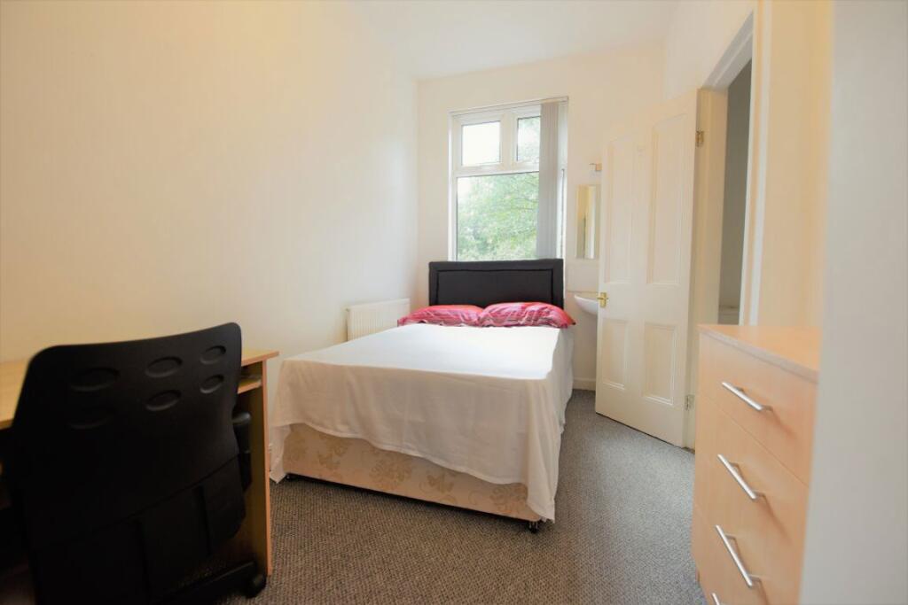 6 bedroom house for rent