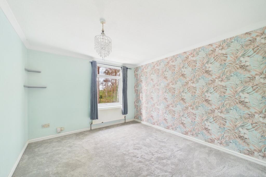 House in Bracknell, Birch Hill - View 4