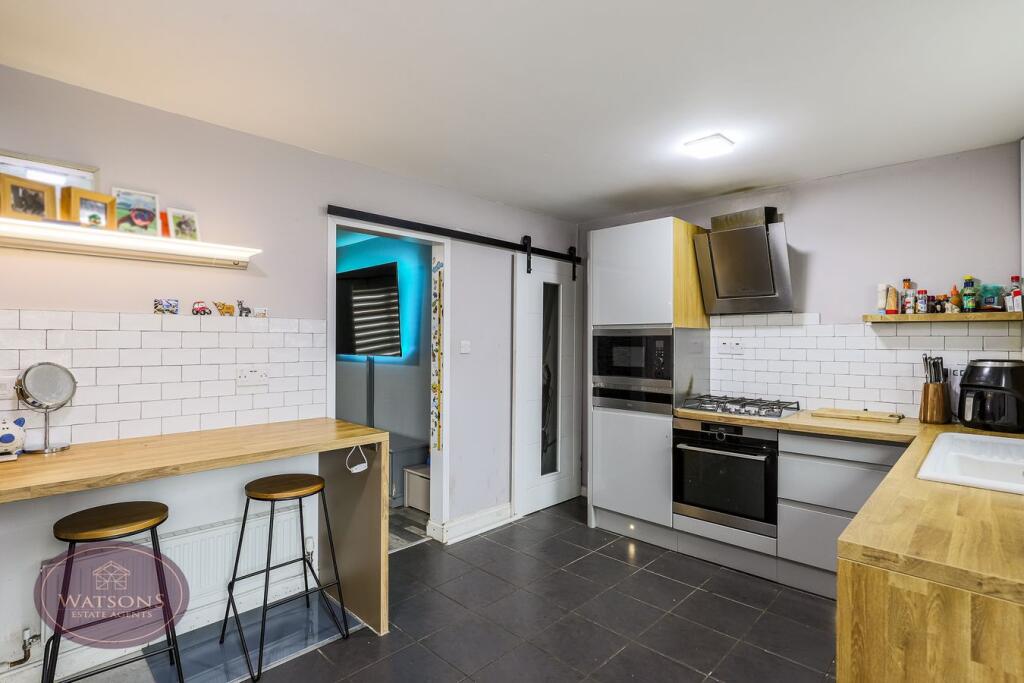 House in Broxtowe, Eastwood - More