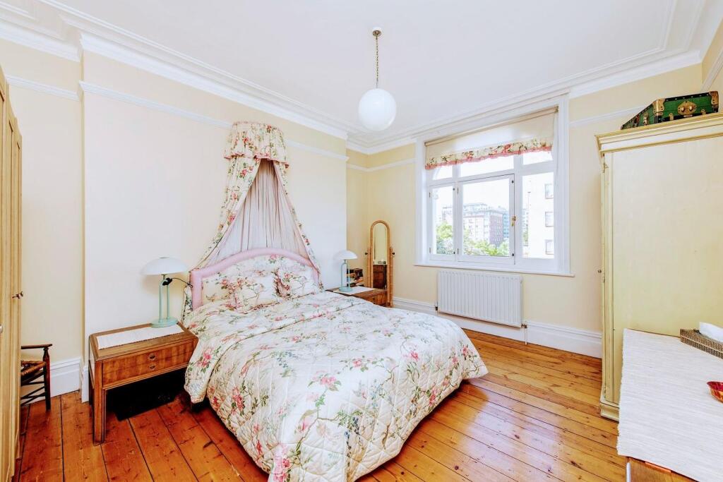 Apartment in London - View 5