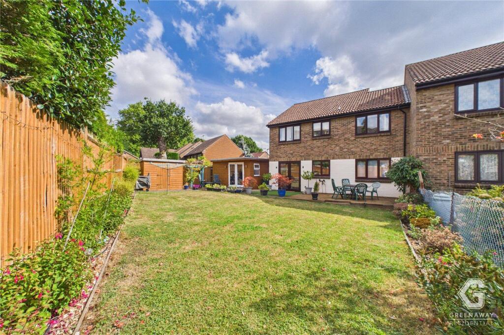 2-bed flat on Connaught Gardens, West Green, Crawley, £300,000