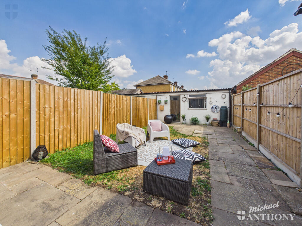 House in Aylesbury, Quarrendon - View 3