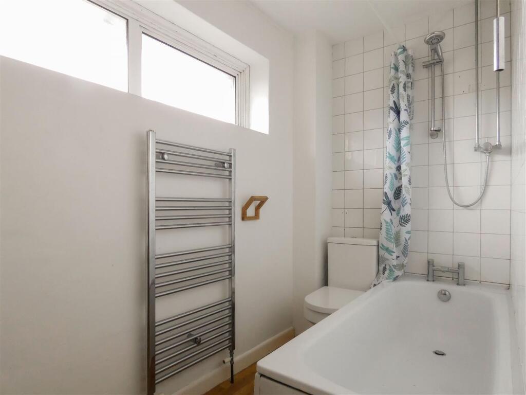 House in Arun, Rustington - More