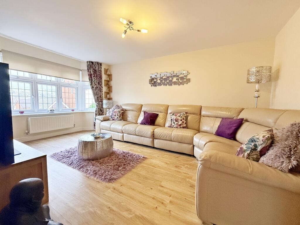 House in Cardiff, Llanharan - View 3