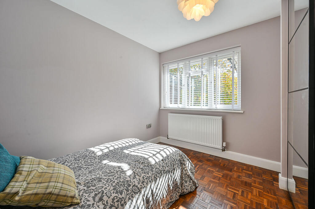 Apartment in Kingston upon Thames - More