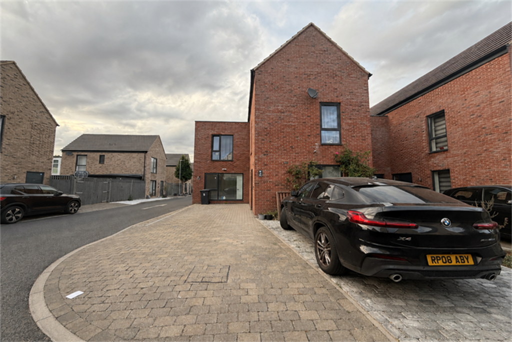 House in Waltham Cross, Churchgate