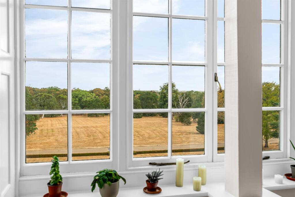 Apartment in East Hertfordshire, Hertford - View 4