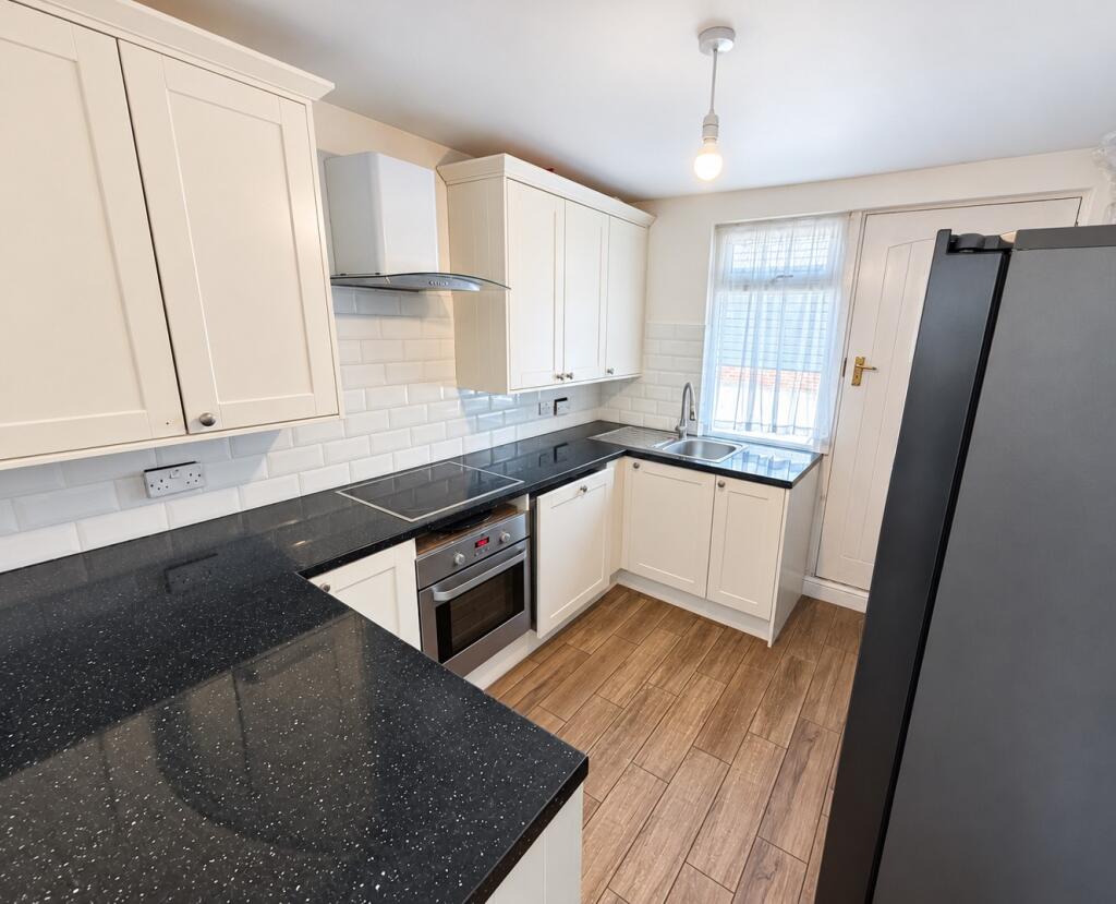 House in East Grinstead, Felbridge - View 4