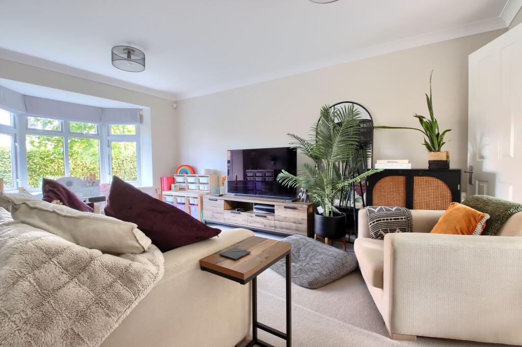 House in Egglescliffe, Kingsmead - View 3
