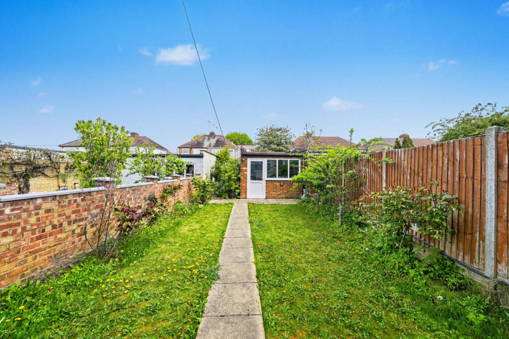 House in Enfield, Enfield Highway, Ponders End - View 2