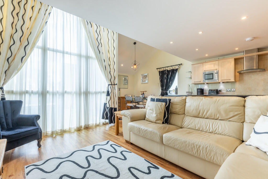15 The Meadows, Kirkby Lonsdale, LA6 2GY  photo 2