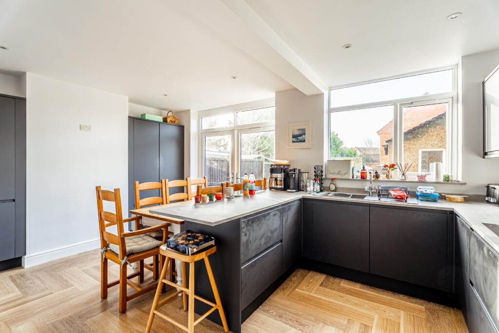 Manor Road, Caddington, Luton, Bedfordshire, LU1 photo 2